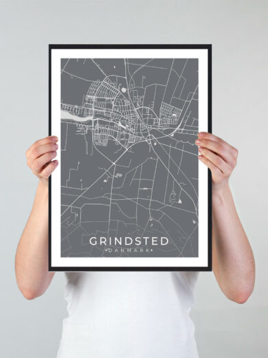 Grindsted bykort i stilrent plakat design. Denne Grindsted byplakat er med grå baggrund og viser Grindsted kortet fra sin smukkeste side