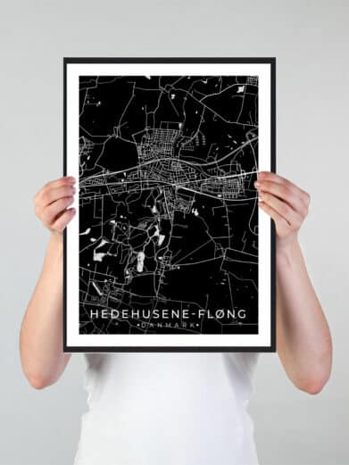 Hedehusene-Fløng bykort i stilrent plakat design. Denne Hedehusene-Fløng byplakat er med sort baggrund og viser Hedehusene-Fløng kortet fra sin smukkeste side