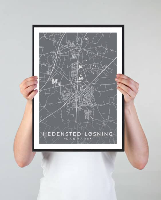 Hedensted-Løsning bykort i stilrent plakat design. Denne Hedensted-Løsning byplakat er med grå baggrund og viser Hedensted-Løsning kortet fra sin smukkeste side