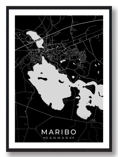 Maribo bykort i stilrent plakat design. Denne Maribo byplakat er med sort baggrund og viser Maribo kortet fra sin smukkeste side