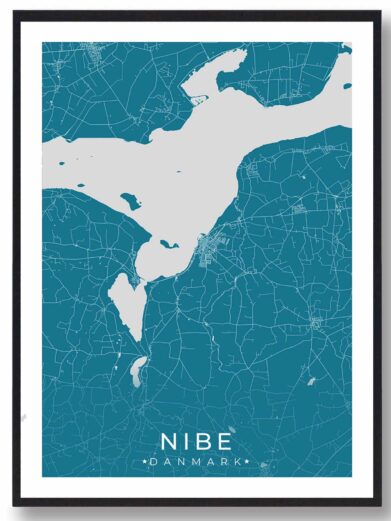 Nibe bykort i stilrent plakat design. Denne Nibe byplakat er med blå baggrund og viser Nibe kortet fra sin smukkeste side