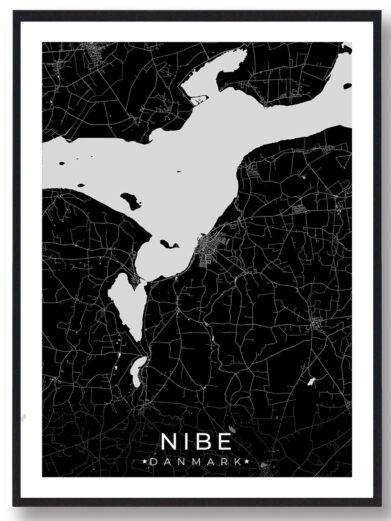Nibe bykort i stilrent plakat design. Denne Nibe byplakat er med sort baggrund og viser Nibe kortet fra sin smukkeste side