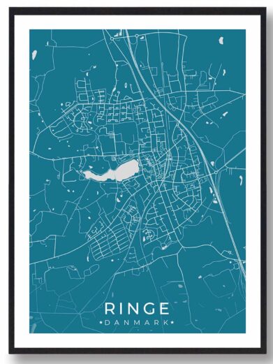Ringe bykort i stilrent plakat design. Denne Ringe byplakat er med blå baggrund og viser Ringe kortet fra sin smukkeste side