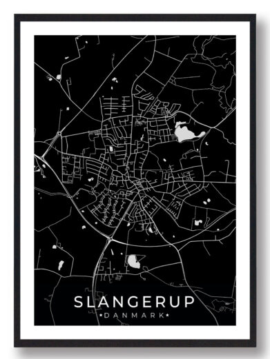 Slangerup bykort i stilrent plakat design. Denne Slangerup byplakat er med sort baggrund og viser Slangerup kortet fra sin smukkeste side