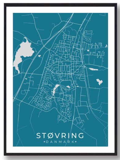 Støvring bykort i stilrent plakat design. Denne Støvring byplakat er med blå baggrund og viser Støvring kortet fra sin smukkeste side