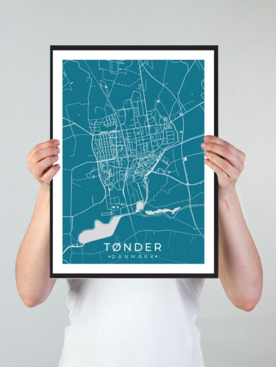 Tønder bykort i stilrent plakat design. Denne Tønder byplakat er med blå baggrund og viser Tønder kortet fra sin smukkeste side