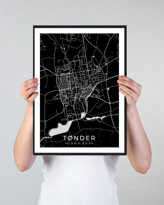 Tønder bykort i stilrent plakat design. Denne Tønder byplakat er med sort baggrund og viser Tønder kortet fra sin smukkeste side