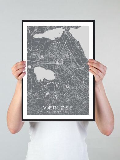 Værløse bykort i stilrent plakat design. Denne Værløse byplakat er med grå baggrund og viser Værløse kortet fra sin smukkeste side