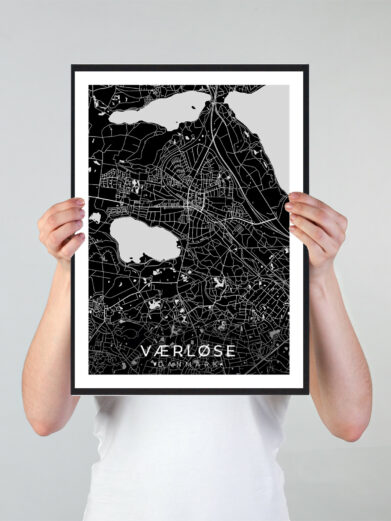 Værløse bykort i stilrent plakat design. Denne Værløse byplakat er med sort baggrund og viser Værløse kortet fra sin smukkeste side
