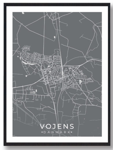 Vojens bykort i stilrent plakat design. Denne Vojens byplakat er med grå baggrund og viser Vojens kortet fra sin smukkeste side