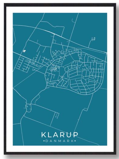 Klarup bykort i stilrent plakat design. Denne Klarup byplakat er med blå baggrund og viser Klarup kortet fra sin smukkeste side