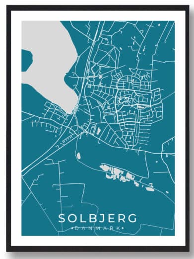 Solbjerg bykort i stilrent plakat design. Denne Solbjerg byplakat er med blå baggrund og viser Solbjerg kortet fra sin smukkeste side