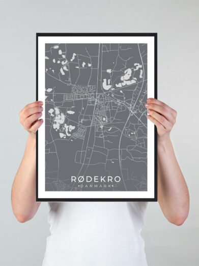 Rødekro bykort i stilrent plakat design. Denne Rødekro byplakat er med grå baggrund og viser Rødekro kortet fra sin smukkeste side