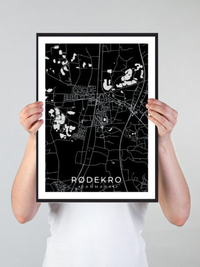 Rødekro bykort i stilrent plakat design. Denne Rødekro byplakat er med sort baggrund og viser Rødekro kortet fra sin smukkeste side