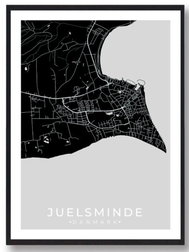 Juelsminde bykort i stilrent plakat design. Denne Juelsminde byplakat er med sort baggrund og viser Juelsminde kortet fra sin smukkeste side