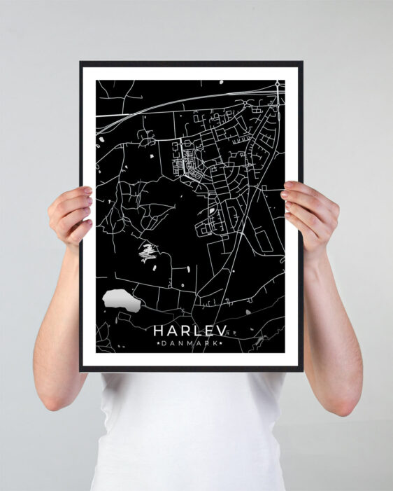 Harlev bykort i stilrent plakat design. Denne Harlev byplakat er med sort baggrund og viser Harlev kortet fra sin smukkeste side