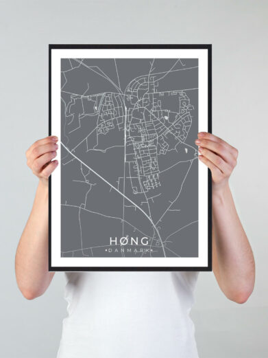 Høng bykort i stilrent plakat design. Denne Høng byplakat er med grå baggrund og viser Høng kortet fra sin smukkeste side
