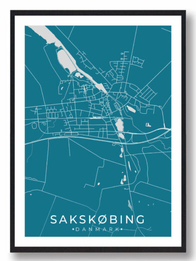 Sakskøbing bykort i stilrent plakat design. Denne Sakskøbing byplakat er med blå baggrund og viser Sakskøbing kortet fra sin smukkeste side