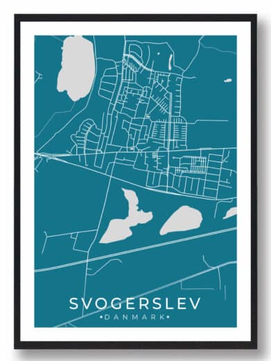 Svogerslev bykort i stilrent plakat design. Denne Svogerslev byplakat er med blå baggrund og viser Svogerslev kortet fra sin smukkeste side