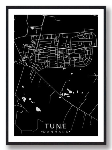 Tune bykort i stilrent plakat design. Denne Tune byplakat er med sort baggrund og viser Tune kortet fra sin smukkeste side