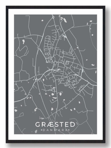 Græsted bykort i stilrent plakat design. Denne Græsted byplakat er med grå baggrund og viser Græsted kortet fra sin smukkeste side
