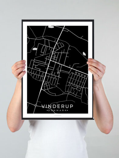 Vinderup bykort i stilrent plakat design. Denne Vinderup byplakat er med sort baggrund og viser Vinderup kortet fra sin smukkeste side