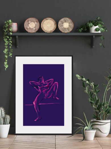 Afslappet mand - plakat: Croquis art print featuring a reclining male figure in pink hues against a dark purple background. Croquis plakater.