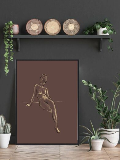 Afslappet siddende kvinde - plakat. A brown-toned art print featuring a sketch of a seated nude woman, styled in a modern, minimal aesthetic.