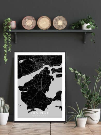 Black and white Tunø plakat poster featuring a detailed map of the Danish island, styled with plants and decorative baskets for home decor.