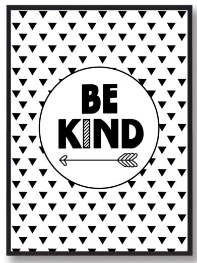 Børneplakat i flotte sort-hvid farver med teksten ”Be kind”. Plakaten passer perfekt ind på børneværelset.
