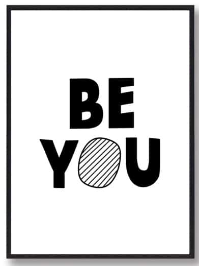 Børneplakat i flotte sort-hvid farver med teksten ”Be you”. Plakaten passer perfekt ind på børneværelset.