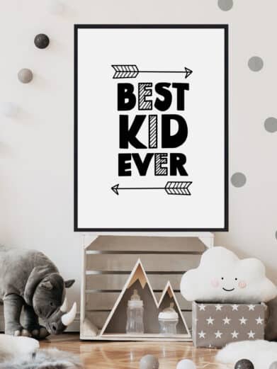 Børneplakat med teksten "Best kid ever". Plakaten er i farverne sort-hvid, og passer perfekt til børneværelset.