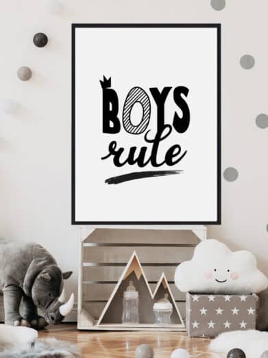 Børneplakat med teksten "Boys rule". Plakaten er i farverne sort-hvid, og passer perfekt til børneværelset.