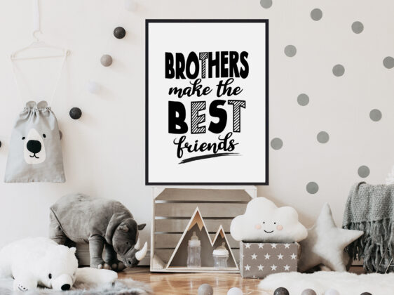 Brothers-make-the-best-friends-2 Børneplakat med teksten "Brothers make the best friends". Plakaten er i farverne sort-hvid, og passer perfekt til børneværelset.