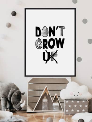 Børneplakat med teksten "Dont grow up". Plakaten er i farverne sort-hvid, og passer perfekt til børneværelset.
