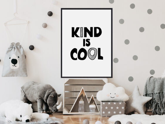 Kind-is-cool-2 Børneplakat med teksten "kind is cool". Plakaten er i farverne sort-hvid, og passer perfekt til børneværelset.