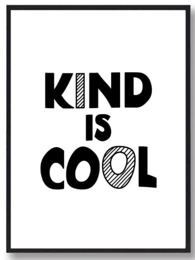 Børneplakat i flotte sort-hvid farver med teksten ”Kind is cool”. Plakaten passer perfekt ind på børneværelset.