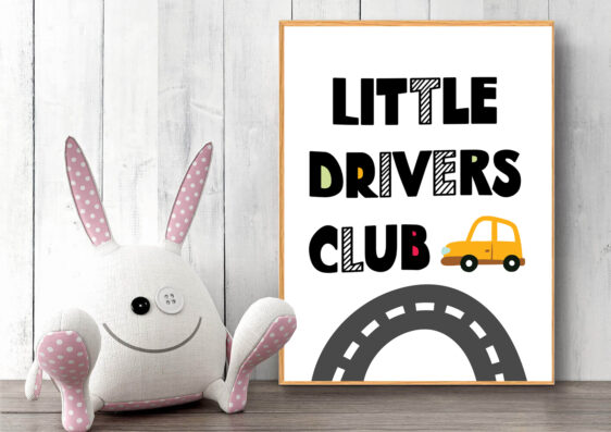 Børneplakat med biler og citatet ' Little drivers club'