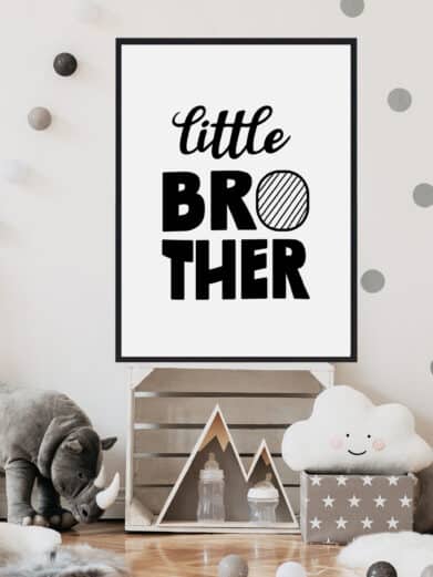 Børneplakat med teksten "little brother". Plakaten er i farverne sort-hvid, og passer perfekt til børneværelset.