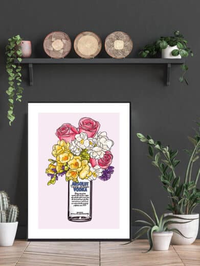 Plakat med Absolut vodka flaske med blomster og lyserød baggrund
