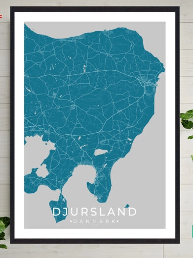 Plakat over Djursland i blå. Flot bykort over Djursland som viser hele området