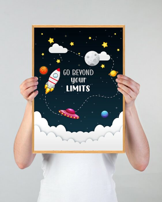 Rumplakat til børneværelset til børn med citat Go beyond your limits