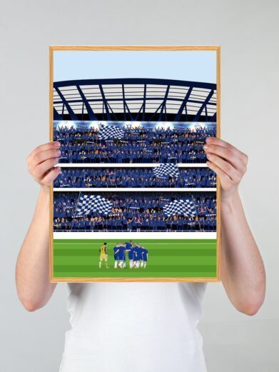 Chelsea plakat, der viser spillerne på banen med publikum siddende på tribunen bagved