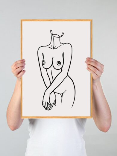Line art - stregtegnings plakat: Black line drawing of a nude female body on a white background, framed in light wood.
