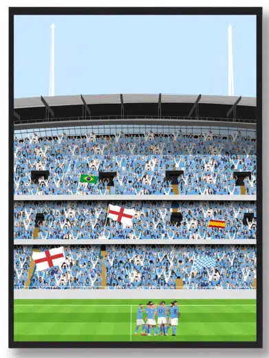 Stadionplakat med Manchester City, der viser spillere på banen foran et fyldt stadion