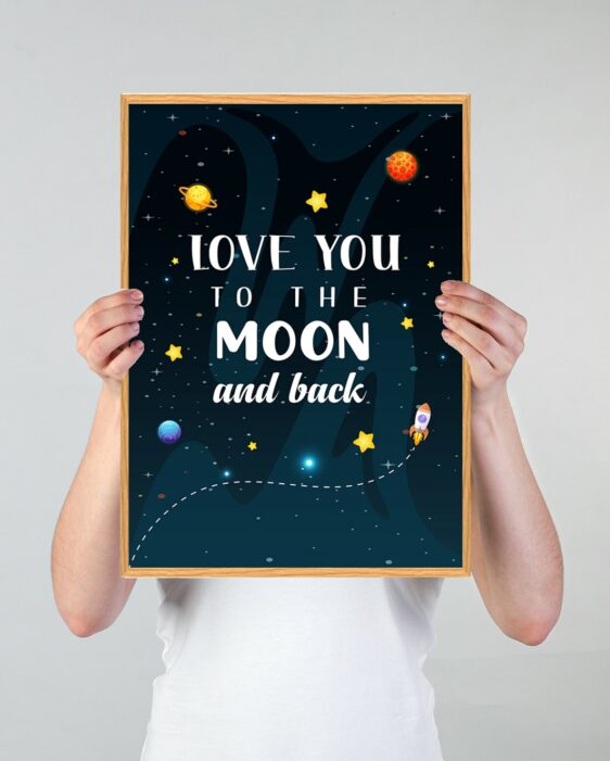 Rumplakat med universet til børn med teksten Love you to the moon and back