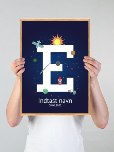 Navneplakat med universet som tema og bogstavet E