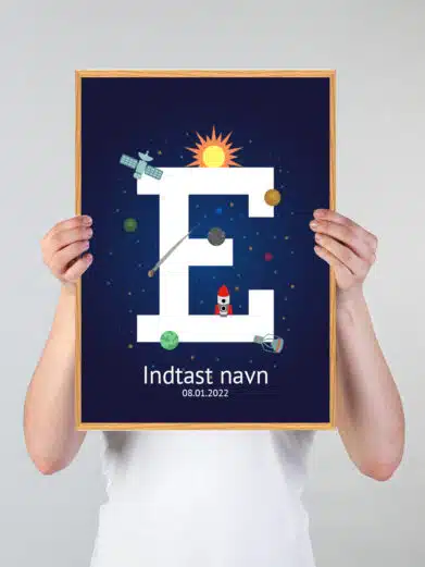 Navneplakat med universet som tema og bogstavet E