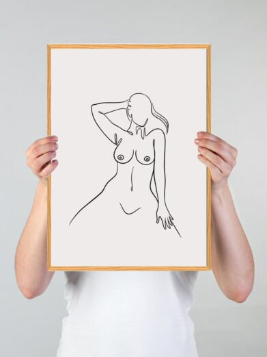 Line art - stregtegnings plakat: Minimalist black line drawing of a nude woman in a wood frame held by two hands.