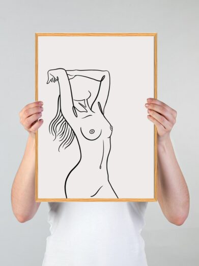 Stregtegnings Plakat line art: Minimalist black line drawing of a nude woman on a white background with a light wood frame.